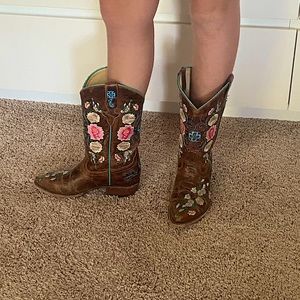 Much loved Macie Bean embroidered leather boots size 1